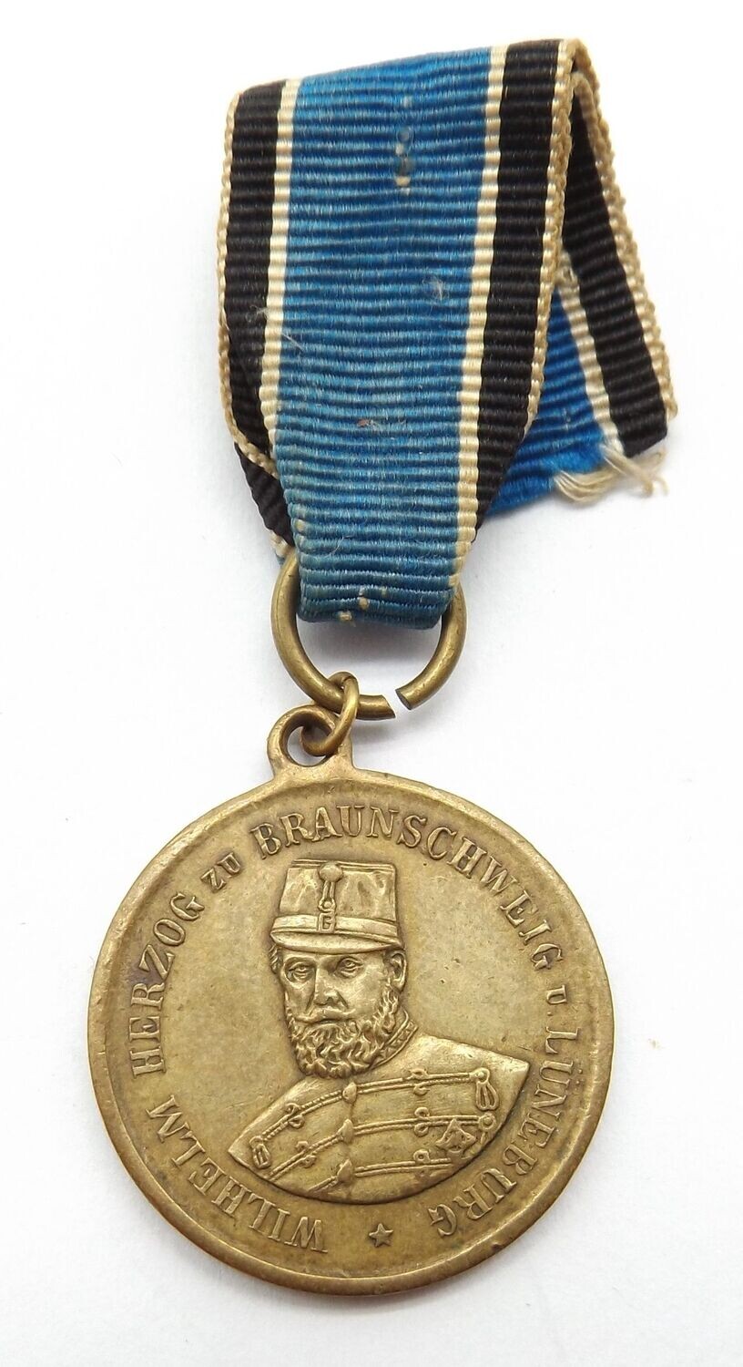 Braunschweig: Medaille 50-jähriges Regierungsjubiläum Wilhelm Herzog zu Braunschweig und Lüneburg, 25. April 1881, Halbminiatur, Durchmesser ca. 24 mm, am Band, sehr selten.