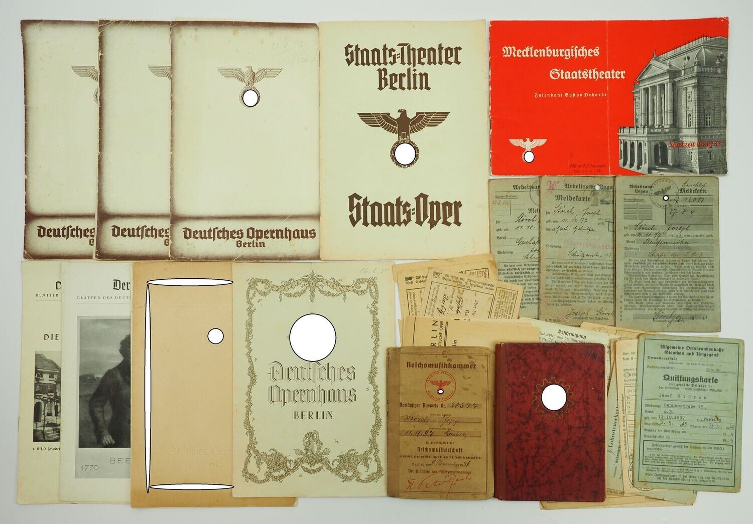 3. Reich: Umfangreicher Nachlass eines Berufsmusikers an der Staatsoper und dem Deutschen Opernhaus in Berlin, diverse Ausweise, Mitgliedskarten, Programme etc.