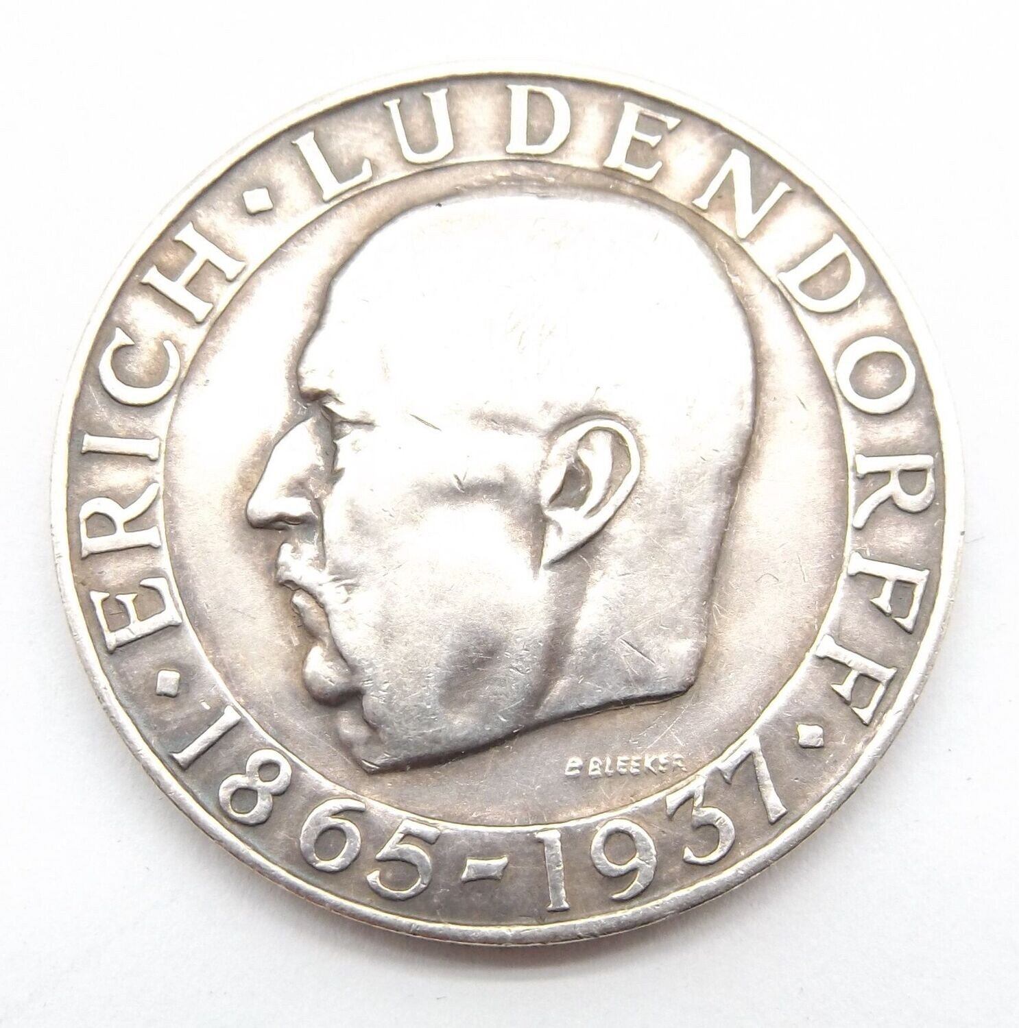 3. Reich: Silbermedaillle Feldherr Erich Ludendorff (1865-1937), im Rand gepunzt "BAYER. HAUPTMÜNZAMT - FEINSILBER".