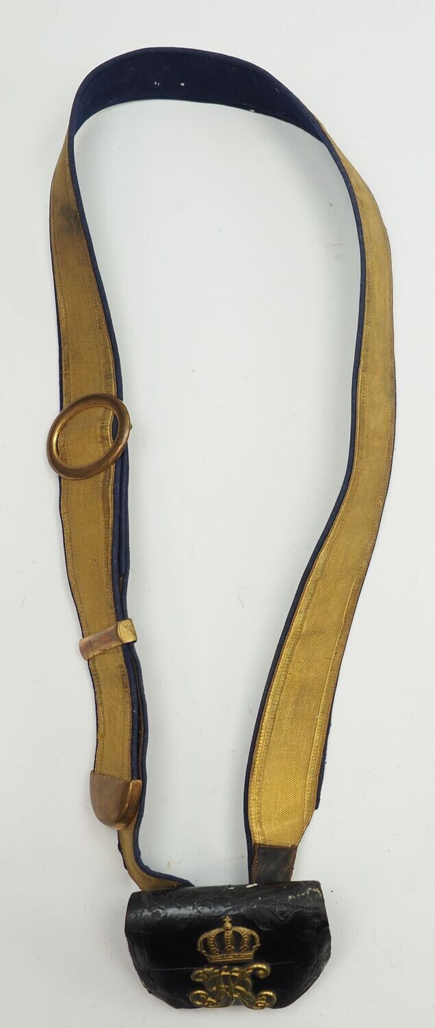 Württemberg: Kartuschkasten für Offiziere im Dragoner-Regiment „Königin Olga“ (1. Württembergisches) Nr. 25, mit Bandolier.