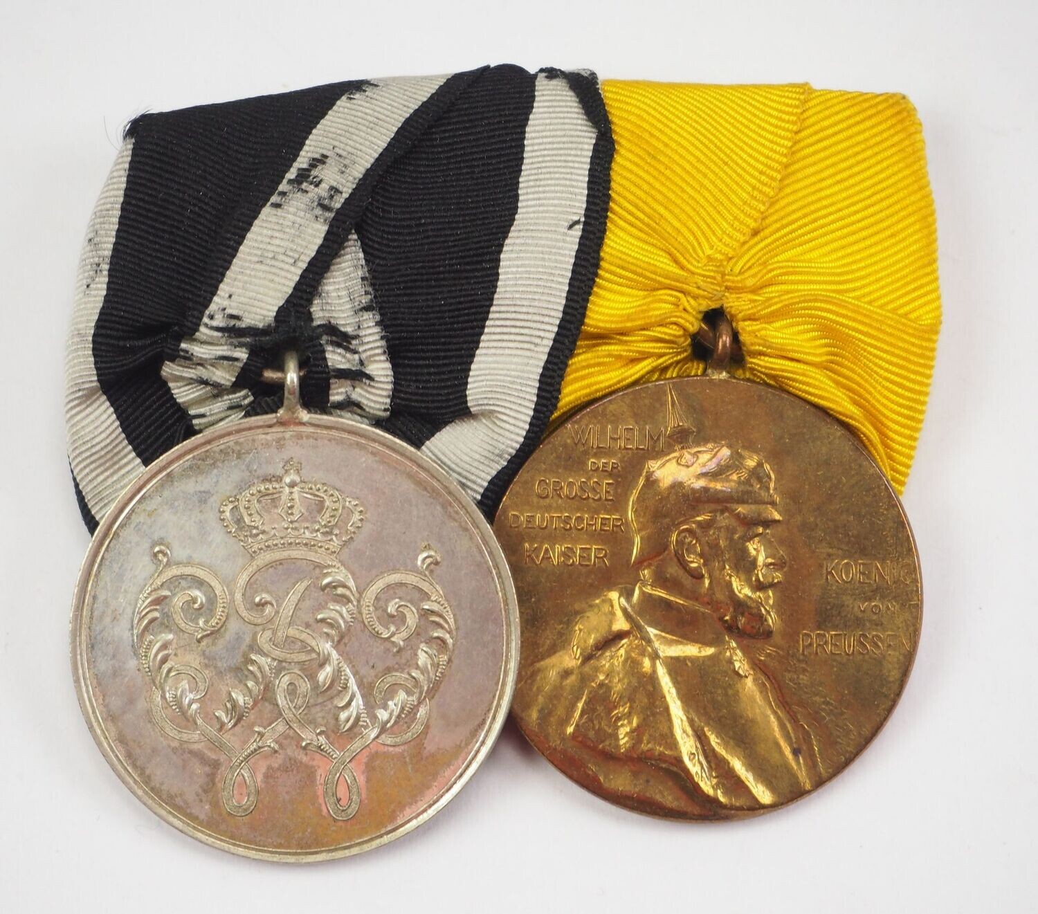 Preussen: 2-er Ordenschnalle, Militär-Ehrenzeichen, 2. Klasse, Zentenarmedaille (1897), rotbraune Rückseitenabdeckung.