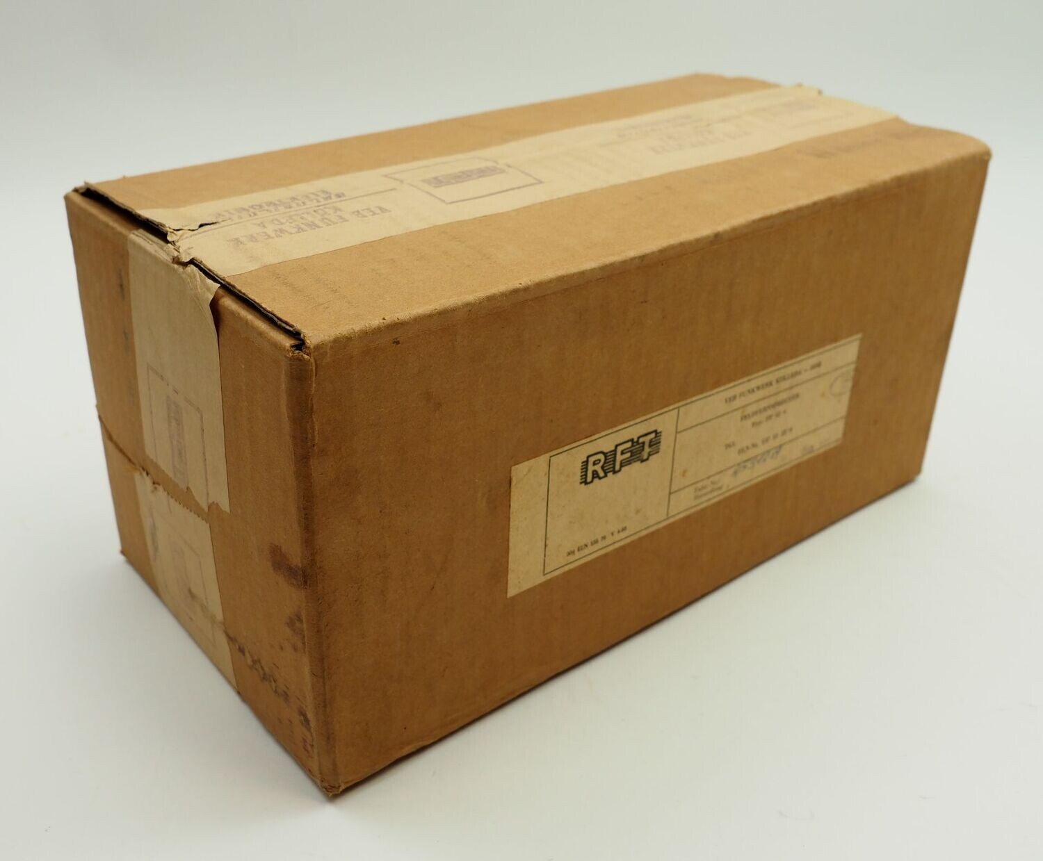NVA: Feldfernsprecher FF63 S , VEB Funkwerk Kölleda - DDR, in verschlossener Originalverpackung, daher Funktion nicht geprüft.