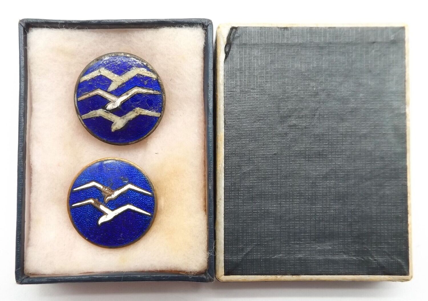 3.Reich 1933-1945 NSFK-Segelflieger-Abzeichen Stufe B und C,  jeweils mit Matrikelnummer, imEtui.