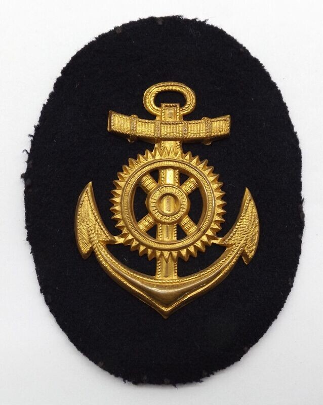 Kriegsmarine: Ärmelabzeichen Maschinenmaat, vergoldete Metallauflagen auf Marinestoff und Gegenplatte, Hersteller C.S.&S. 38.