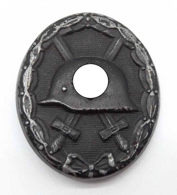 Verwundetenabzeichen VWA schwarz mit Hersteller 93 für die Firma Richard Simm & Söhne, Gablonz Verwundetenabzeichen VWA schwarz mit Hersteller 93 für die Firma Richard Simm & Söhne, Gablonz