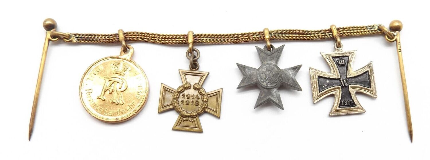 Deutsches Reich: 4-er Miniaturenkette, Frackkettchen, EK2, Kreuz für Kriegshilfsdienst, FEK, Landwehr-Dienstauszeichnung 2. Klasse, "800" Silber gestempelt.