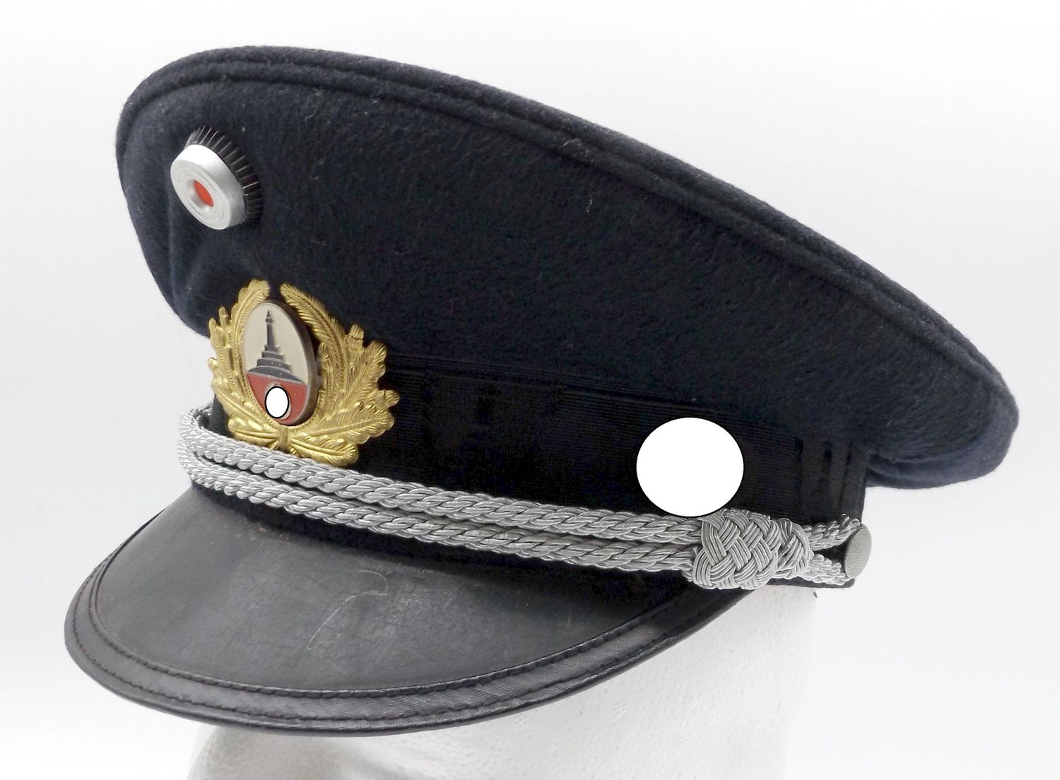 3. Reich: Reichskriegerbund / Kyffhäuser, Schirmmütze für Offiziere, mit Zelluloidtrapez und Herstelleretikett.