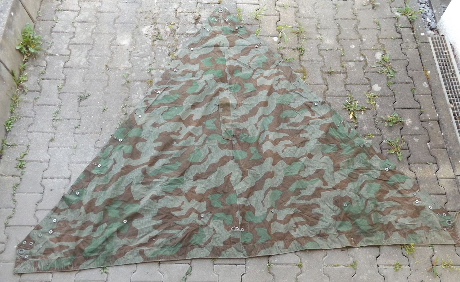Wehrmacht: Zeltbahn Splittertarn, alle Knöpfe vorhanden.