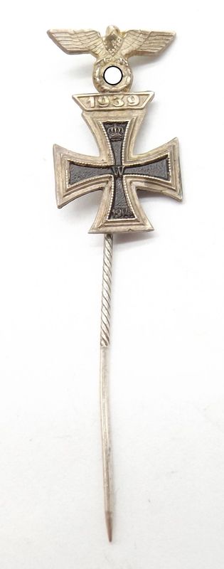 Eisernes Kreuz EK1 1914 mit Wiederholungsspange 1939, Miniatur, Maße ca. 24 x 14 mm.