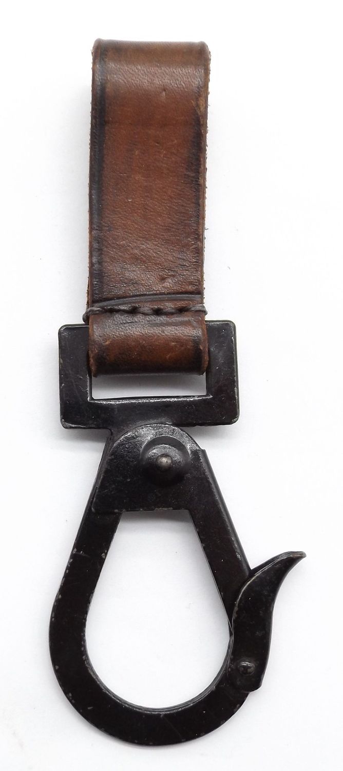 SS / Verfügungstruppe: Gürtelhaken / Karabiner für Pioniere und Nachrichtentruppen, Leder gestempelt SS 39/38 RZM.