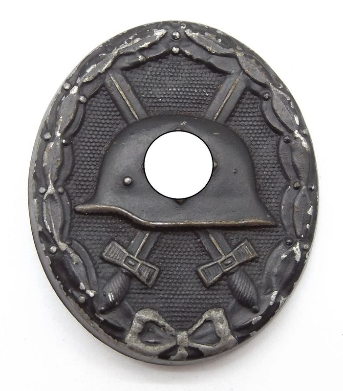 Verwundetenabzeichen VWA schwarz mit Hersteller 93 für die Firma Richard Simm & Söhne, Gablonz. Verwundetenabzeichen VWA schwarz mit Hersteller 93 für die Firma Richard Simm & Söhne, Gablonz.