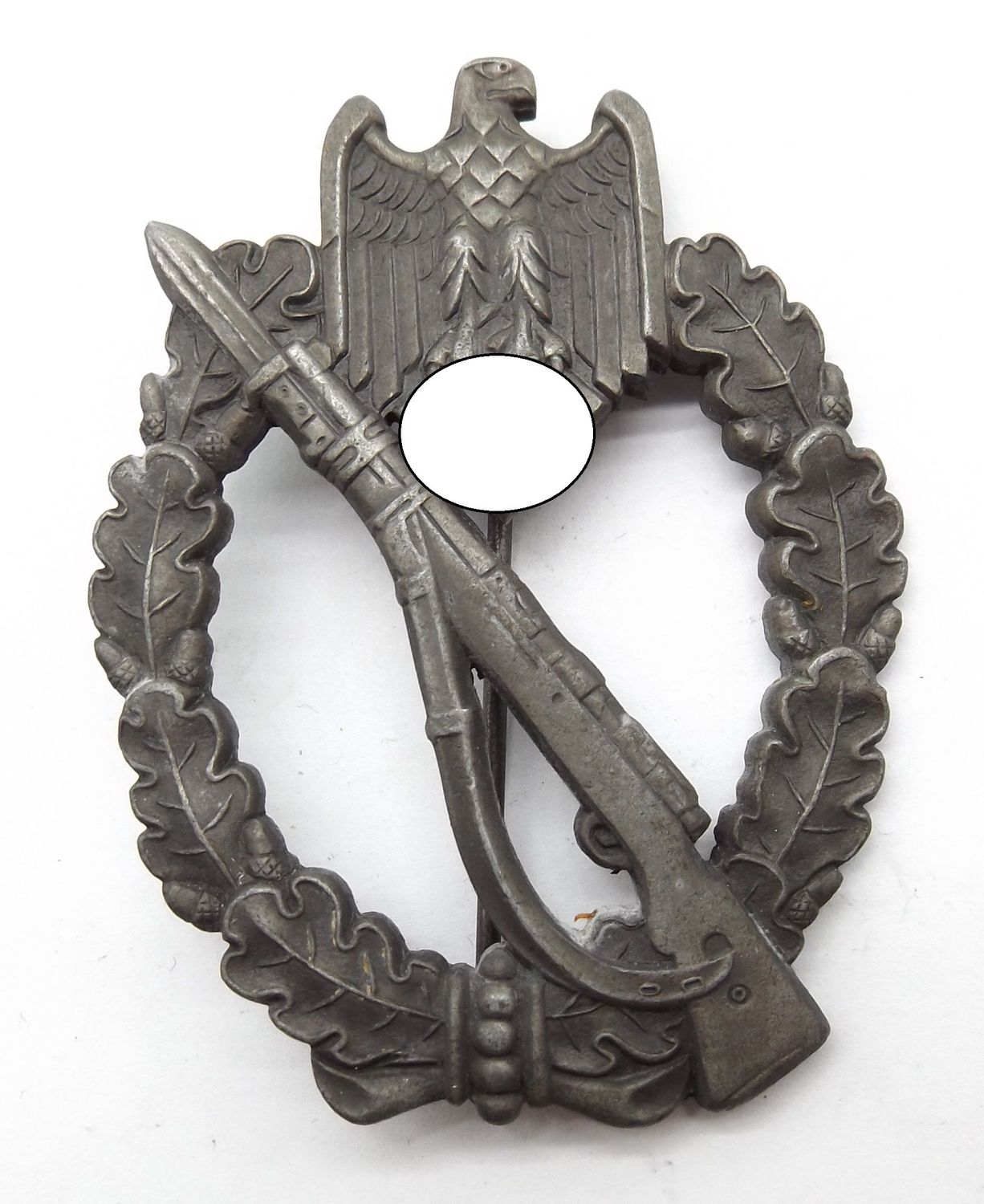 Wehrmacht: Infanteriesturmabzeichen in Bronze, unmarkiertes Stück aber eine bekannte Variante der Firma Wilhelm Deumer, Lüdenscheid.