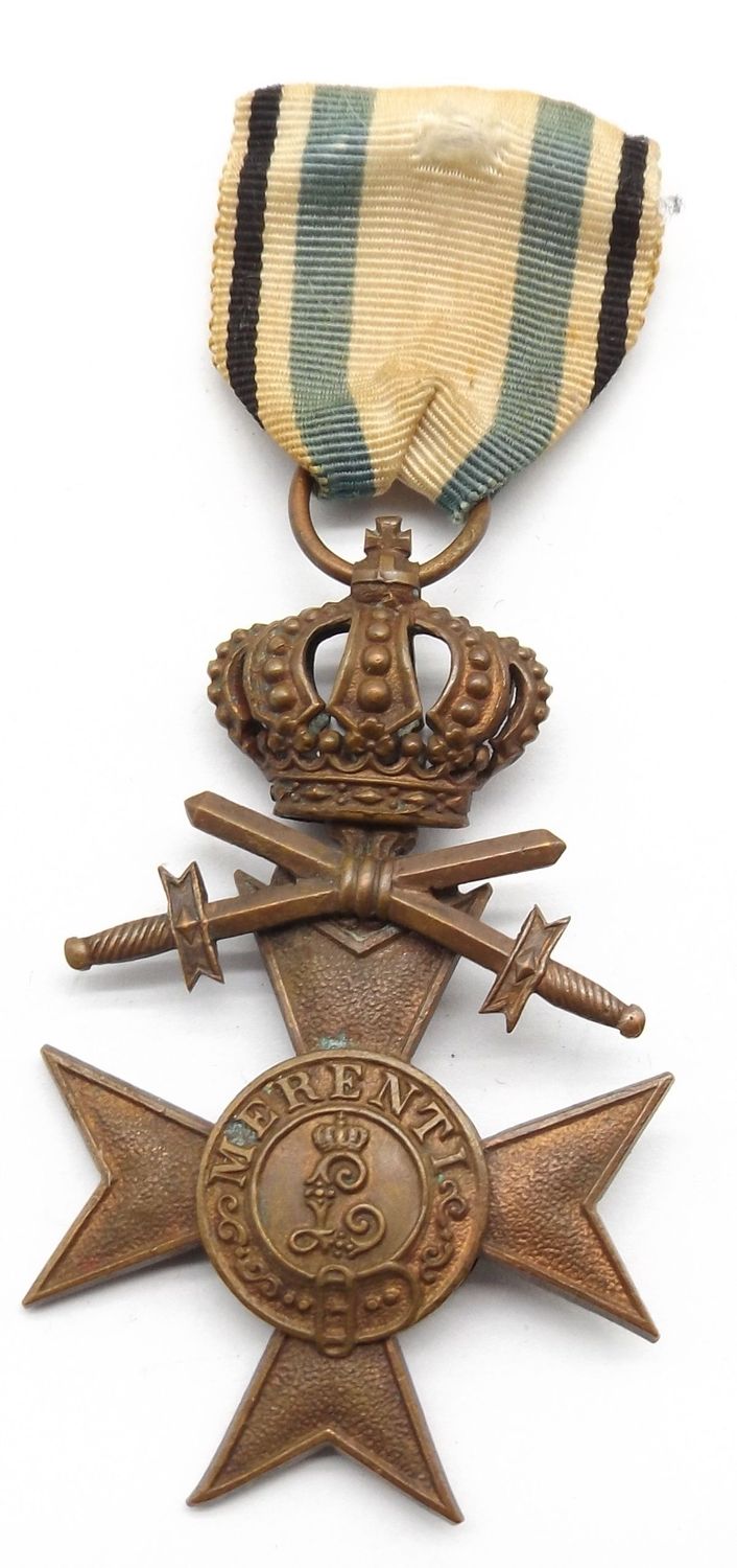 Bayern: Militärverdienstkreuz MVK 3.Klasse, mit Schwertern und Krone, am Band.