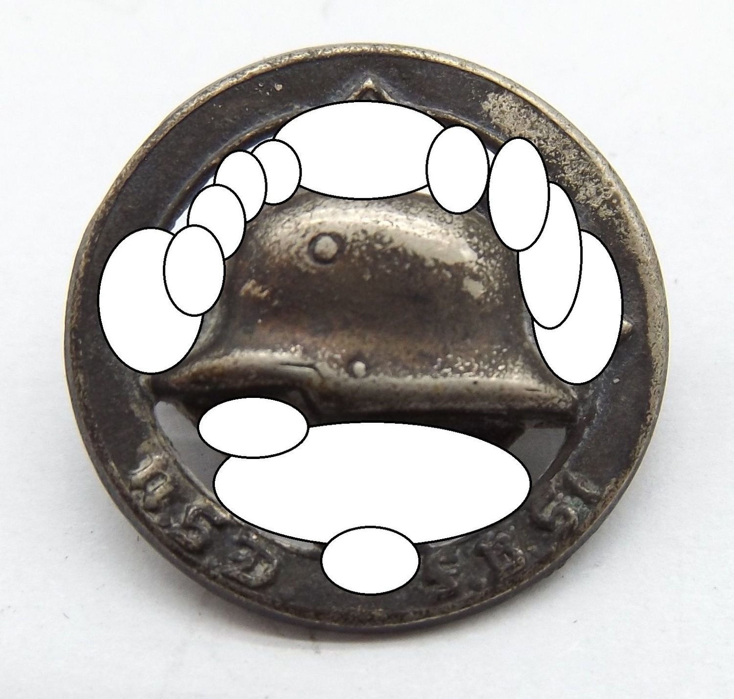 3. Reich: Mitgliedsabzeichen des N.S.D.F.B.St. (National-Sozialistischer-Deutscher-Frontkämpfer-Bund-Stahlhelm), Durchmesser ca. 21 mm.