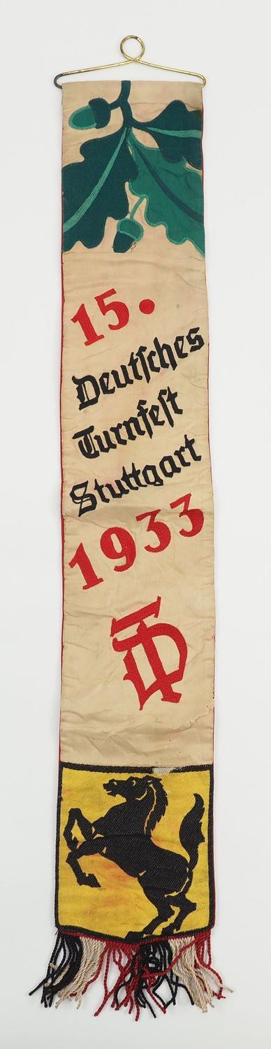 3. Reich: Fahnenband / Wimpel 15. Deutsches Turnfest - Stuttgart 1933, Rückseitig Hakenkreuzfahne, Herstelleretikett aus Stuttgart, Maße ca. 70x11 cm.