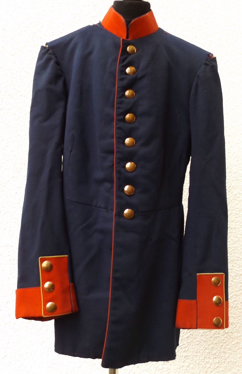 Preussen: Waffenrock 6. Thüringisches Infanterie-Regiment Nr. 95, Coburg, Schulterstücke entfernt, Herstelleretikett aus Coburg.