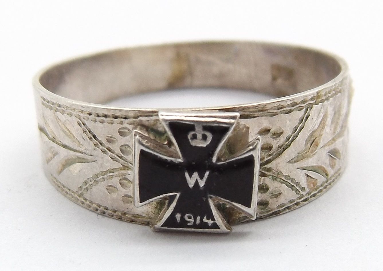 Deutsches Reich: Patriotischer Fingerring mit Eisernem Kreuz 1914, Silberpunze 900.