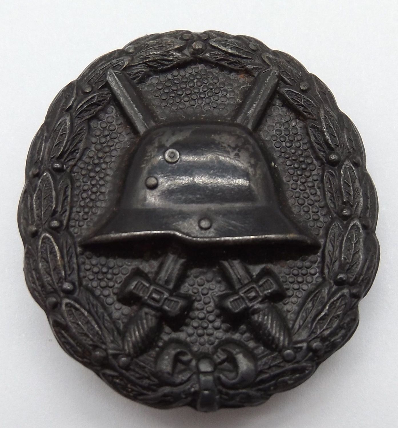 Verwundetenabzeichen 1914 in Schwarz.