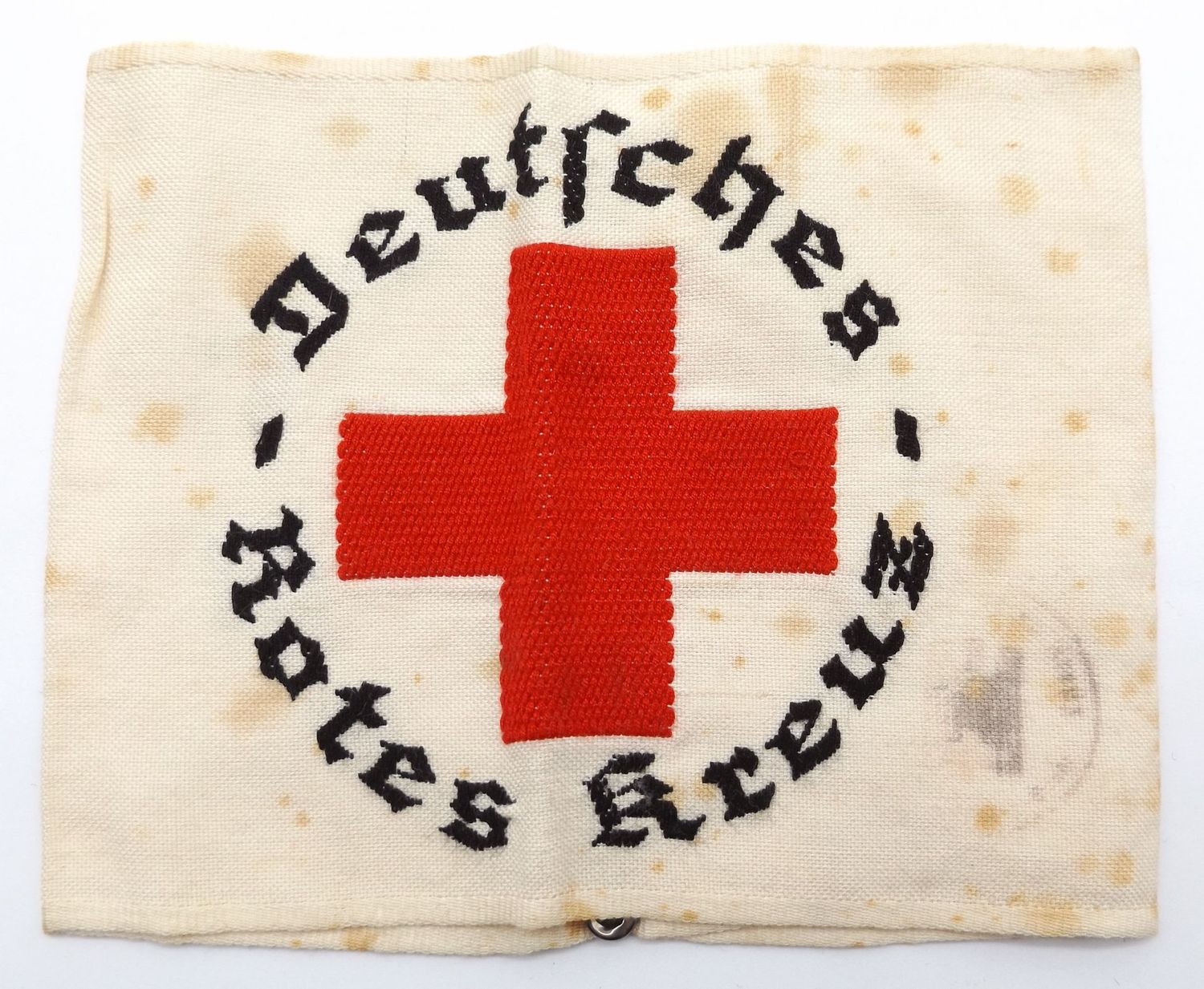 DRK (Deutsches Rotes Kreuz): Armbinde für Sanitäter und Krankenschwestern, gestempelt, alt konfektioniert.