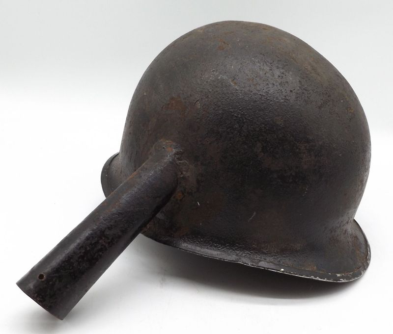 USA: Stahlhelm M1, 2. Weltkrieg, umgebaut zum Jaucheschöpfer, "Schwerter zu Pflugscharen", guter Zustand.