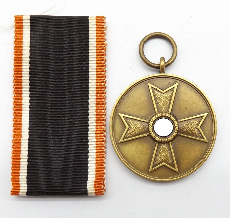 Medaille zum Kriegsverdienstkreuz, KVK, mit langem Band.