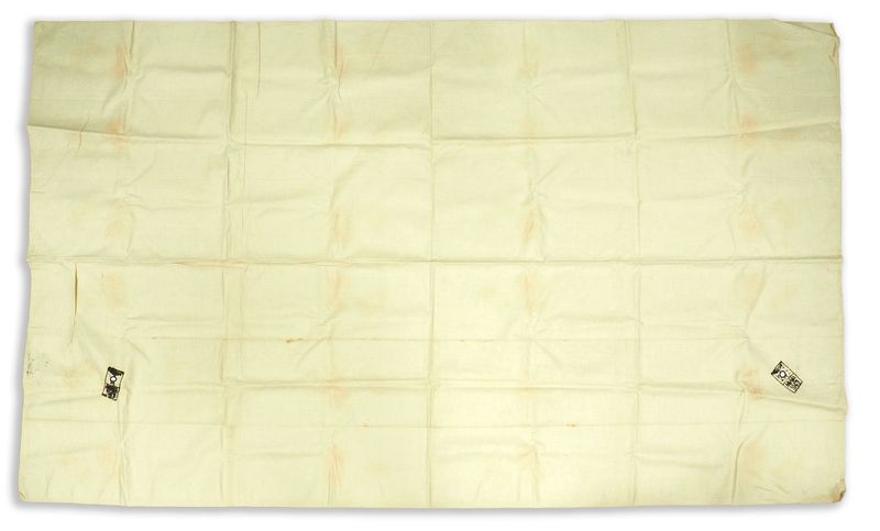 Kriegsmarine: Bettlaken, Maße ca. 225x136 cm, Kriegsmarineabnahme von 1943. Kriegsmarine: Bettlaken, Maße ca. 225x136 cm, Kriegsmarineabnahme von 1943.