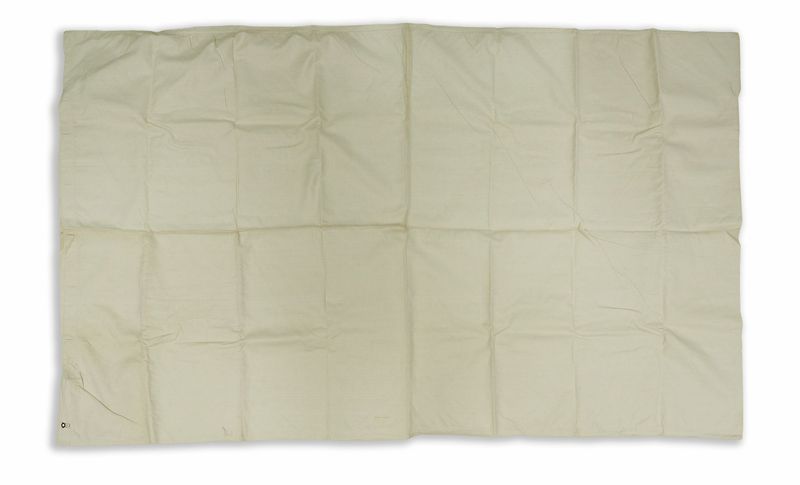 Kriegsmarine: Deckenbezug, Maße ca. 205x125 cm, mit Kriegsmarineabnahme. Kriegsmarine: Deckenbezug, Maße ca. 205x125 cm, mit Kriegsmarineabnahme.