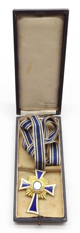 Mutterkreuz in Gold im Etui mit Hersteller Wilh. Deumer, Lüdenscheid, Etui mit Beschädigungen.