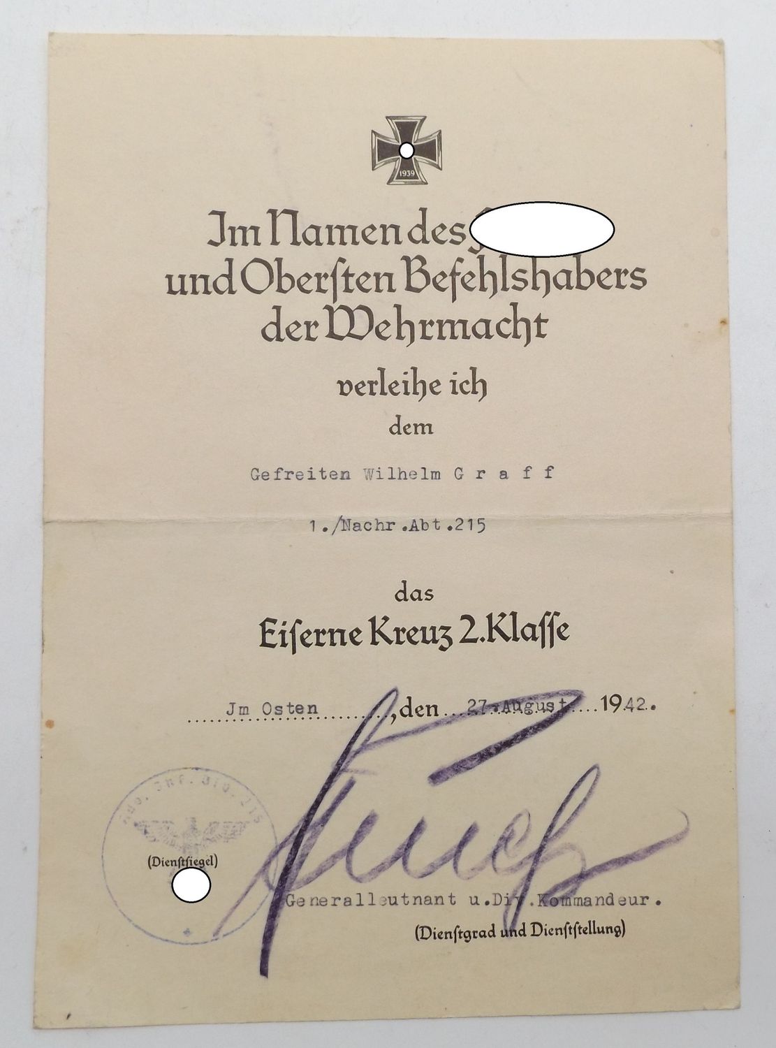 Wehrmacht: Urkunde zum Eisernen Kreuz 2. Klasse für einen Gefreiten in der Nachrichten Abteilung 215, 1942, OU Generalleutnant Baptist Knieß (DKiG.).