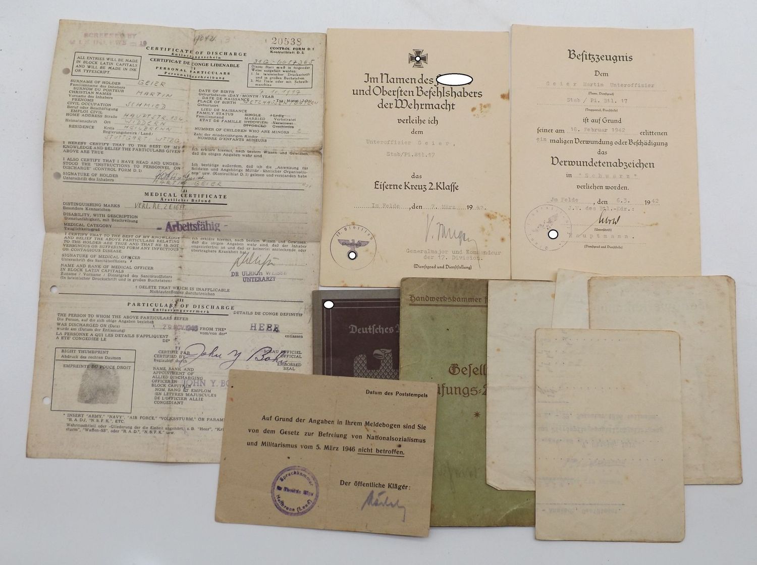 Wehrmacht: Urkundennachlass eines Unteroffiziers im Pionier Bataillon 17, VWA in Schwarz, mit OU, EK2 mit OU Generalmajor Gustav-Adolf von Zangen (RK, EL), dazu weitere Dokumente.