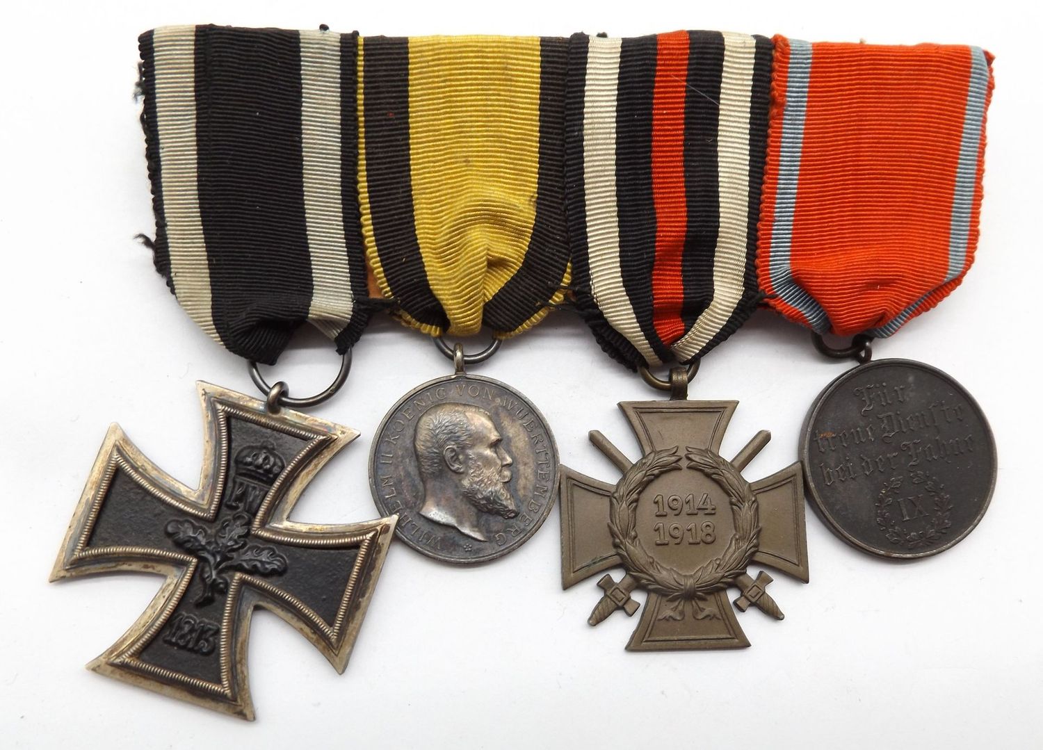 Württemberg: 4-er Ordenschnalle, EK2 mit Hersteller im Bandring, silberne Militärverdienstmedaille, FEK, Dienstauszeichnung für 9 Jahre.