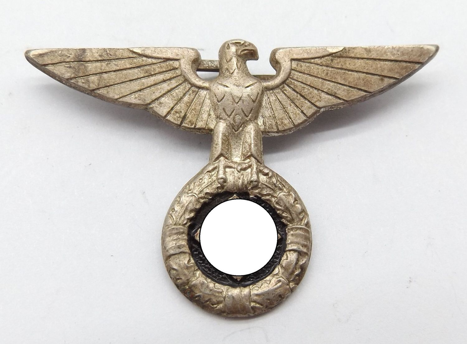 SS: Mützenadler 1. Modell, gemarkt RZM 52 für den Hersteller Deschler & Sohn, München.
