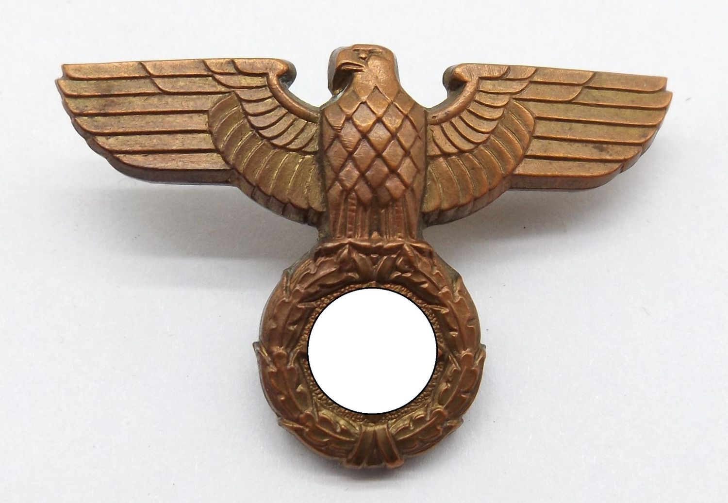 NSDAP: Mützenadler für die Schirmmütze, gemarkt RZM M1/63 für den Hersteller Steinhauer & Lück, Lüdenscheid.