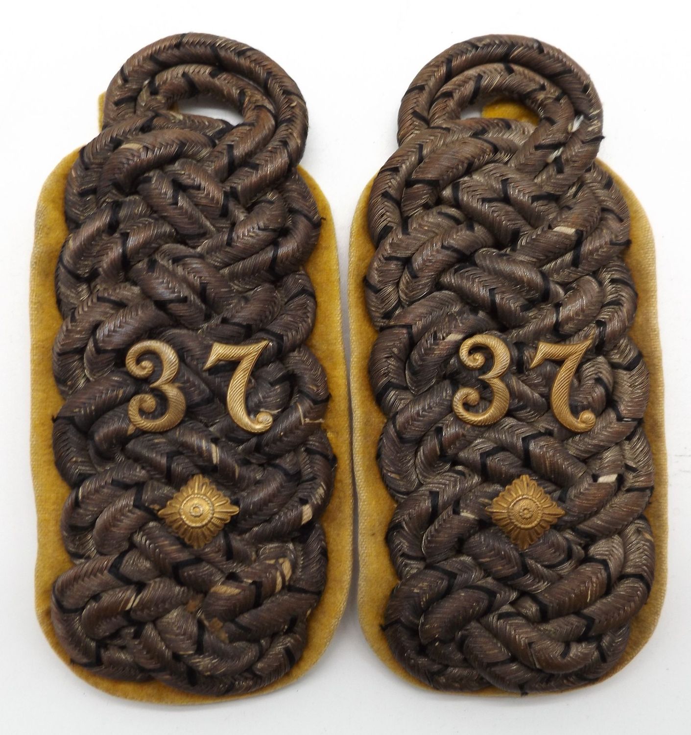 Preussen: Paar Schulterklappen für einen Oberstleutnant im  Füsilier-Regiment „von Steinmetz“ (Westpreußisches) Nr. 37, Krotoschin / Posen.