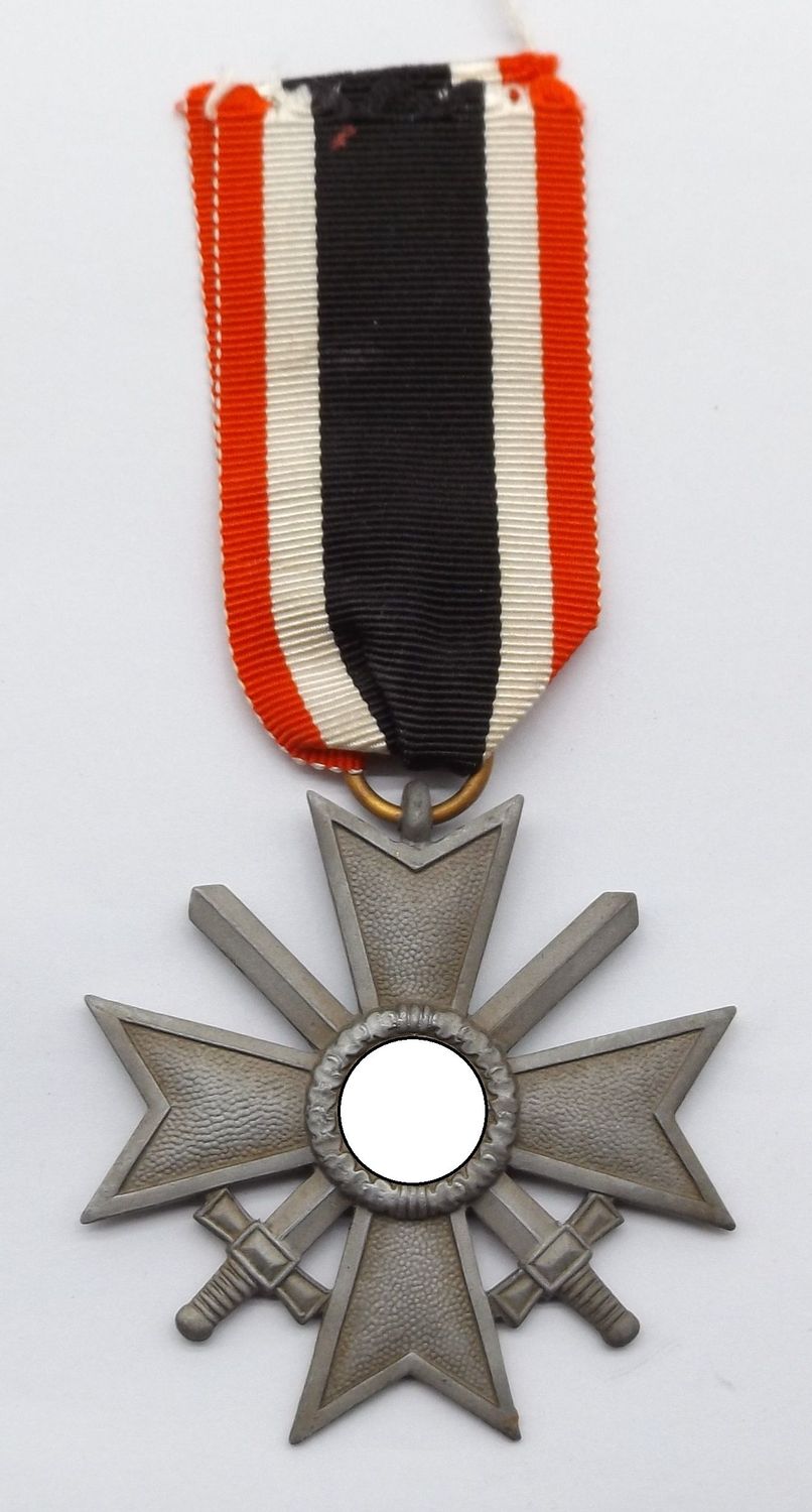 Kriegsverdienstkreuz KVK 2. Klasse mit Schwertern Hersteller 10 für die Firma Förster & Barth Pforzheim.