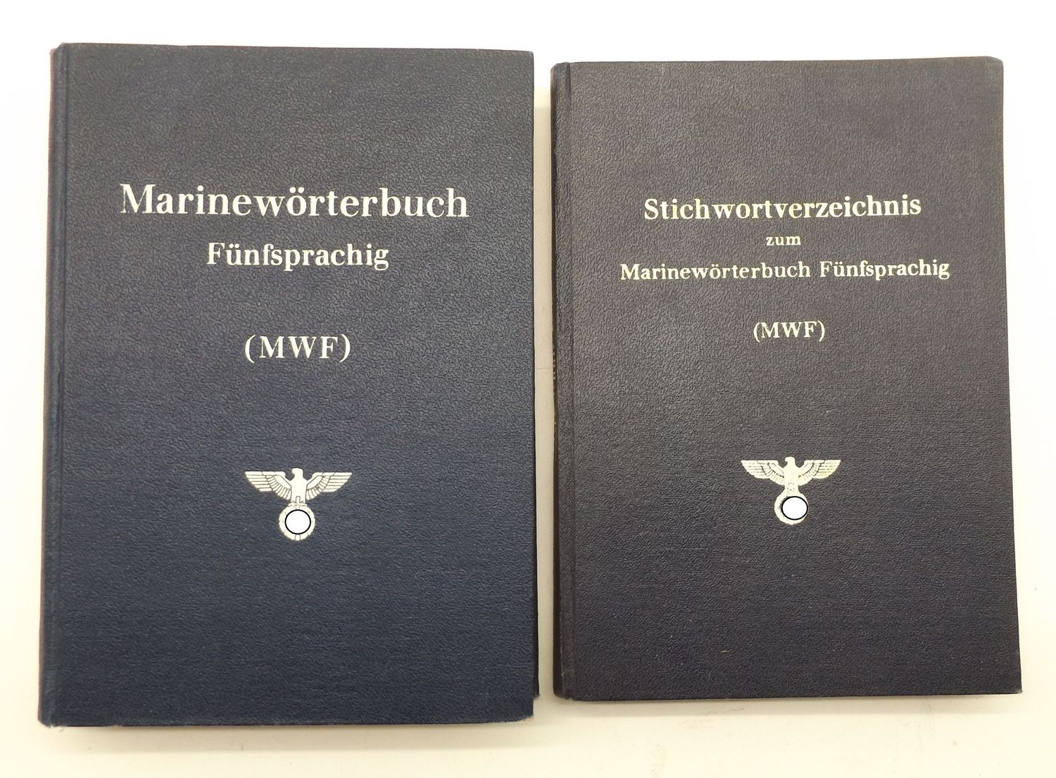 Kriegsmarine: Wörterbuch fünfsprachig, dazu das Stichwortverzeichnis,  herausgegeben vom Oberkommando der Kriegsmarine, 1942.