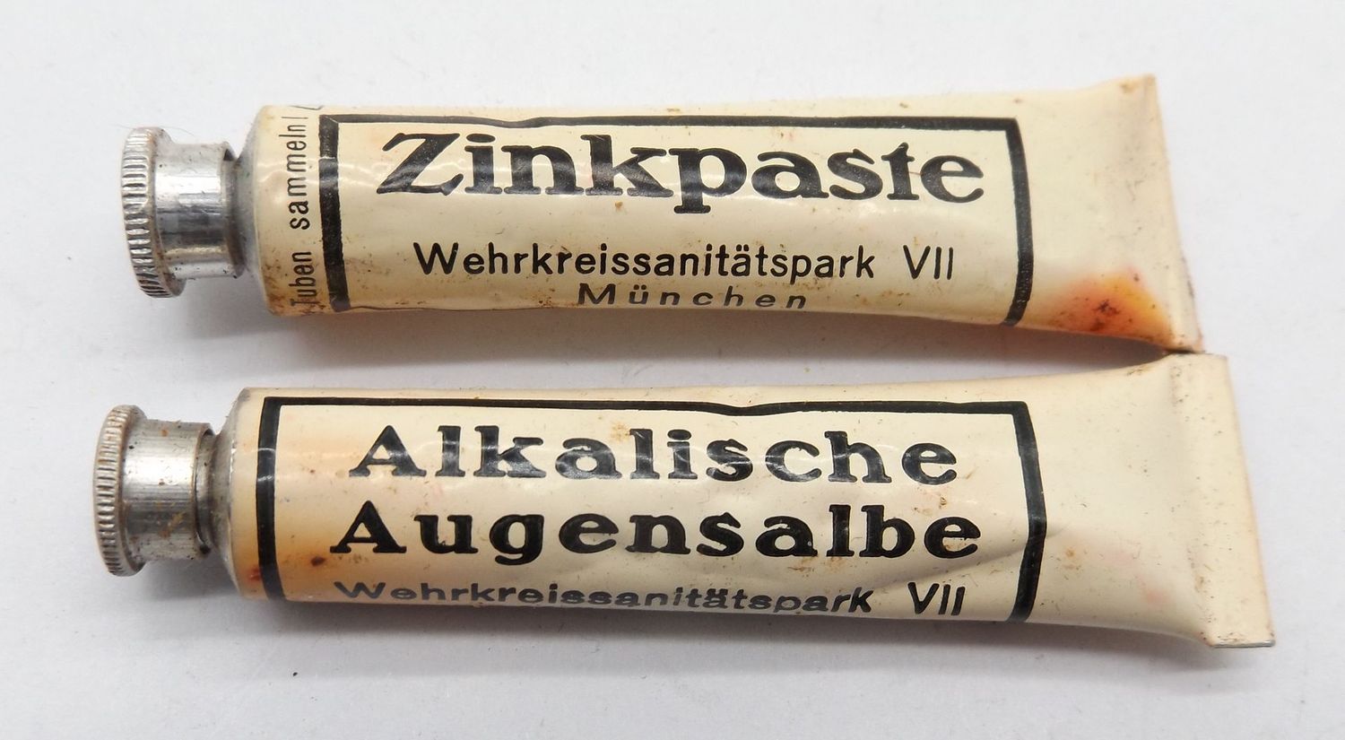 Wehrmacht: Tube Zinkpaste und Tube Alkalische Augensalbe, Wehrkreissanitätspark VII München.