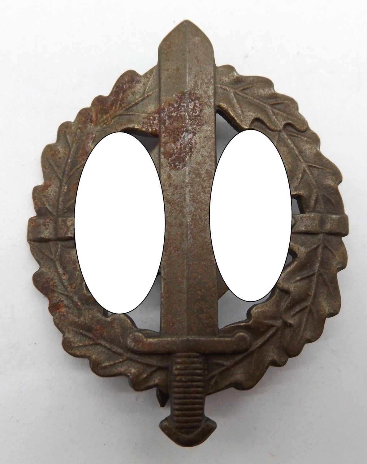 SA-Sportabzeichen in Bronze, Herstellermarkierung  E. Schneider, Lüdenscheid - Eigentum D.S.A. Sportabz. Hauptstelle, Matrikelnummer.
