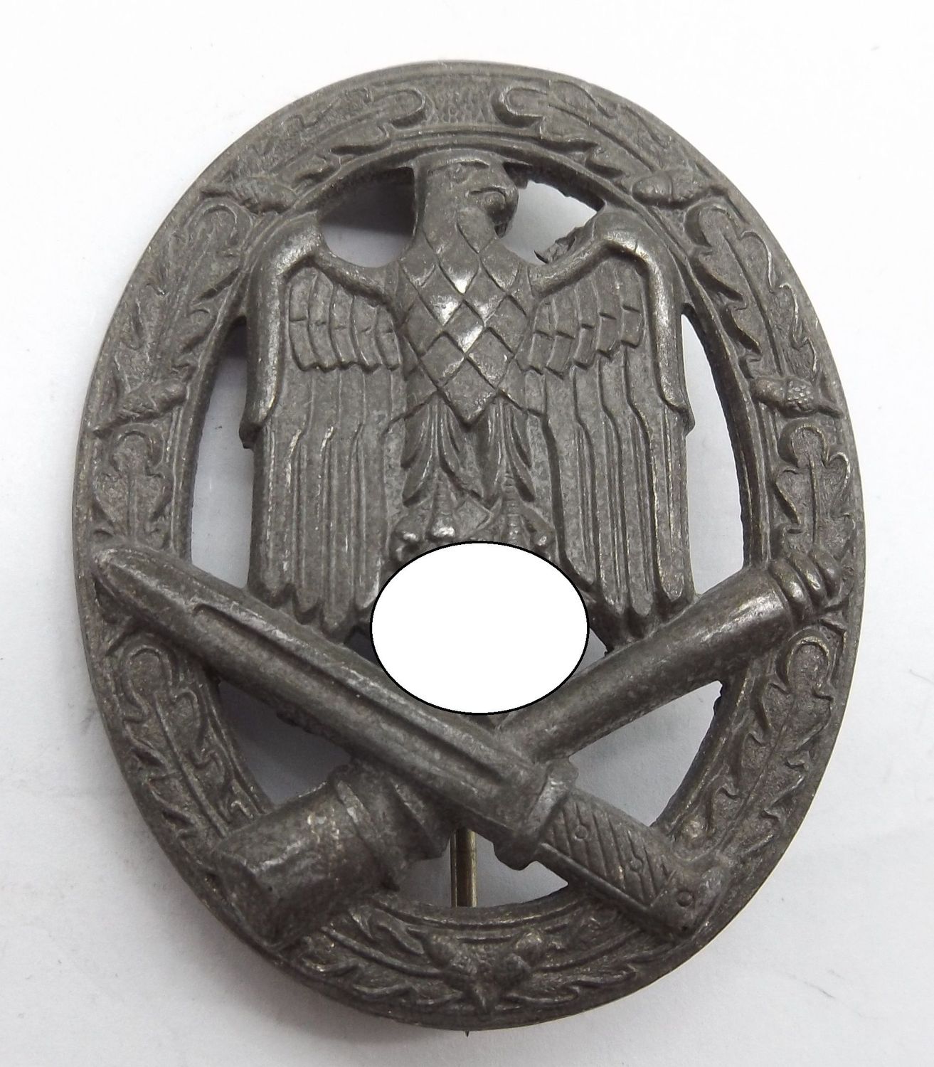 Wehrmacht: Allgemeines Sturmabzeichen, unmarkiertes Stück der Firma Berg & Nolte, Lüdenscheid, Nadelhaken wohl repariert.