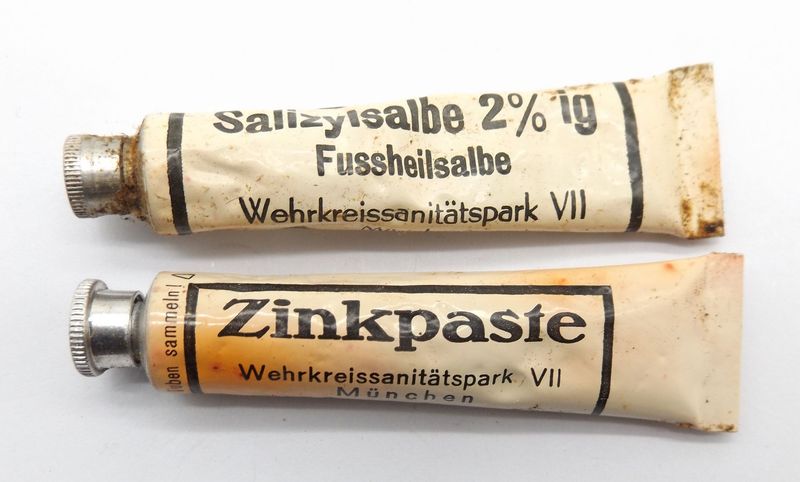 Wehrmacht: Tube Zinkpaste und Tube Salizylsalbe, Wehrkreissanitätspark VII München. Wehrmacht: Tube Zinkpaste und Tube Salizylsalbe, Wehrkreissanitätspark VII München.