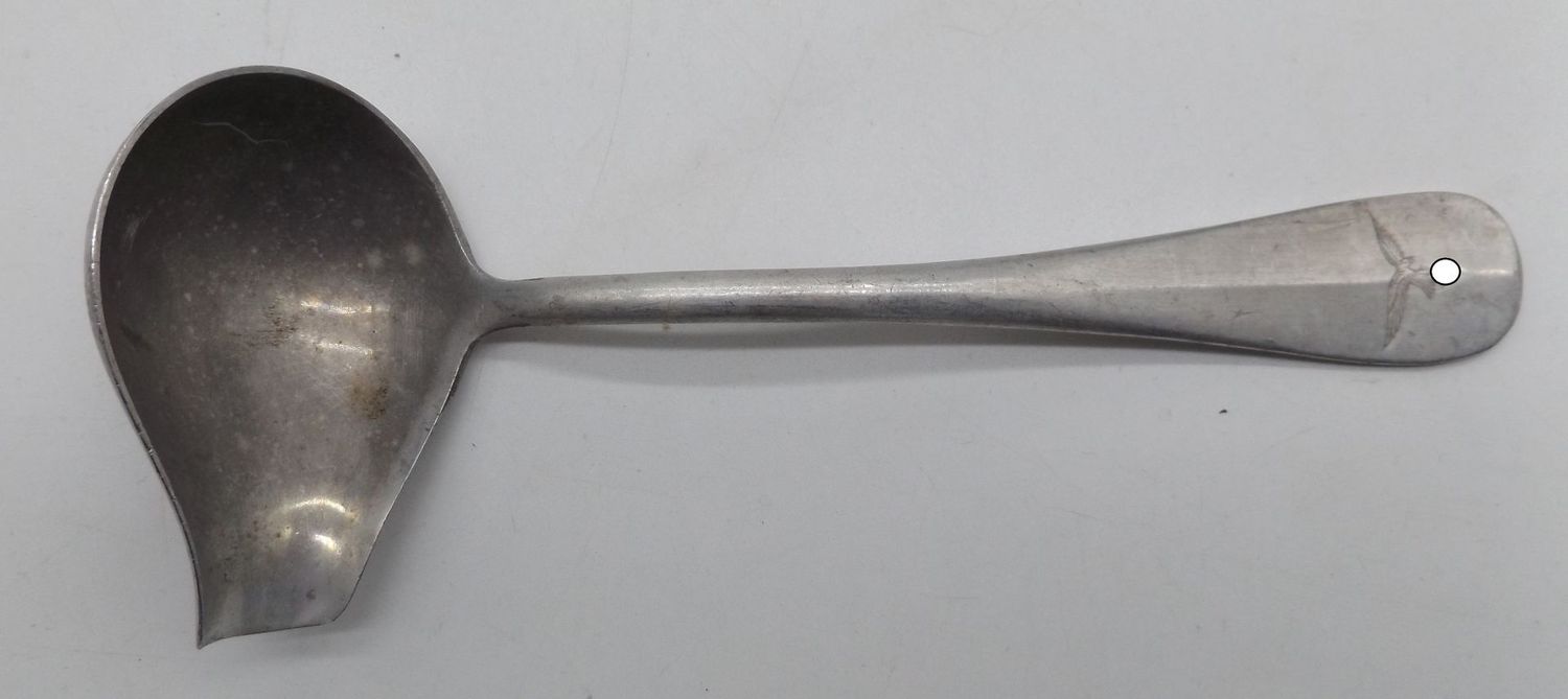Luftwaffe: Kantinenbesteck Soßenkelle, gestempelt Luftwaffenadler, Fl. U.V. und Hersteller H.M.Z. 39.