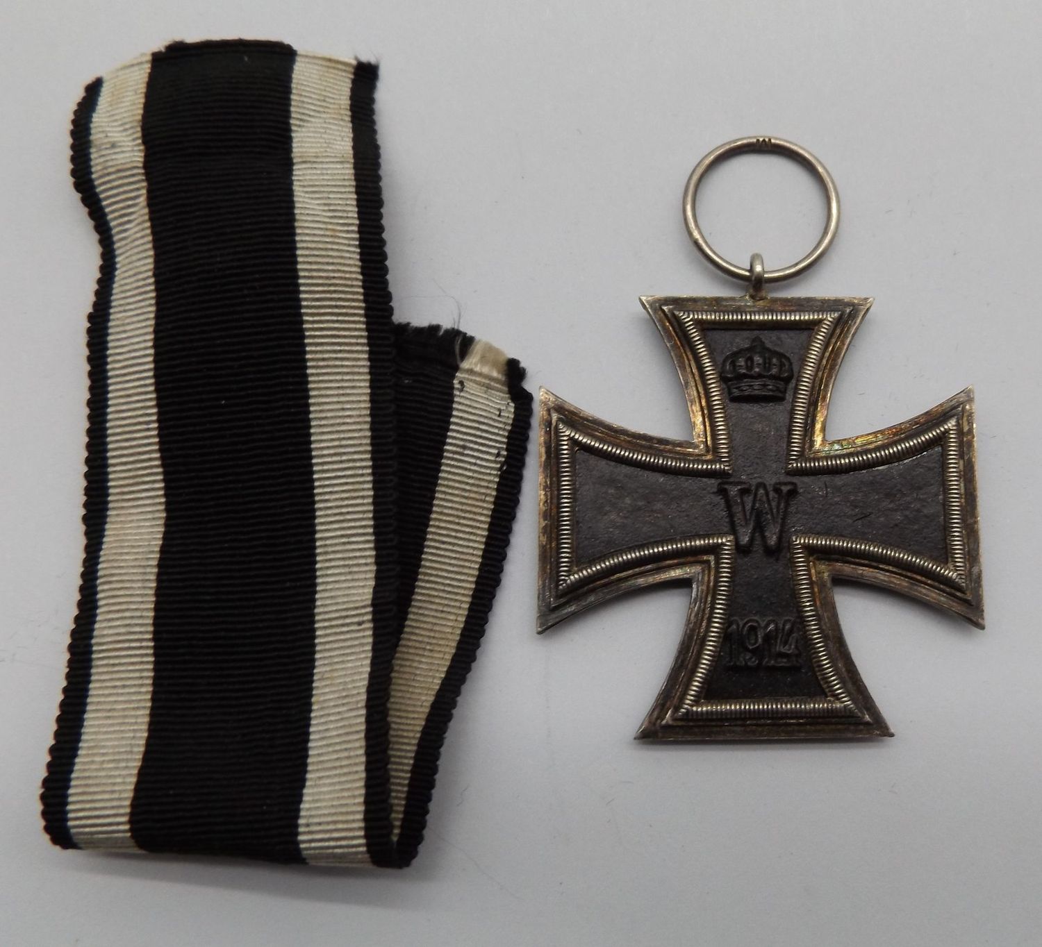 Eisernes Kreuz 2. Klasse EK2 1914 Hersteller M für die Firma B.H. Mayer, Pforzheim, am Band.