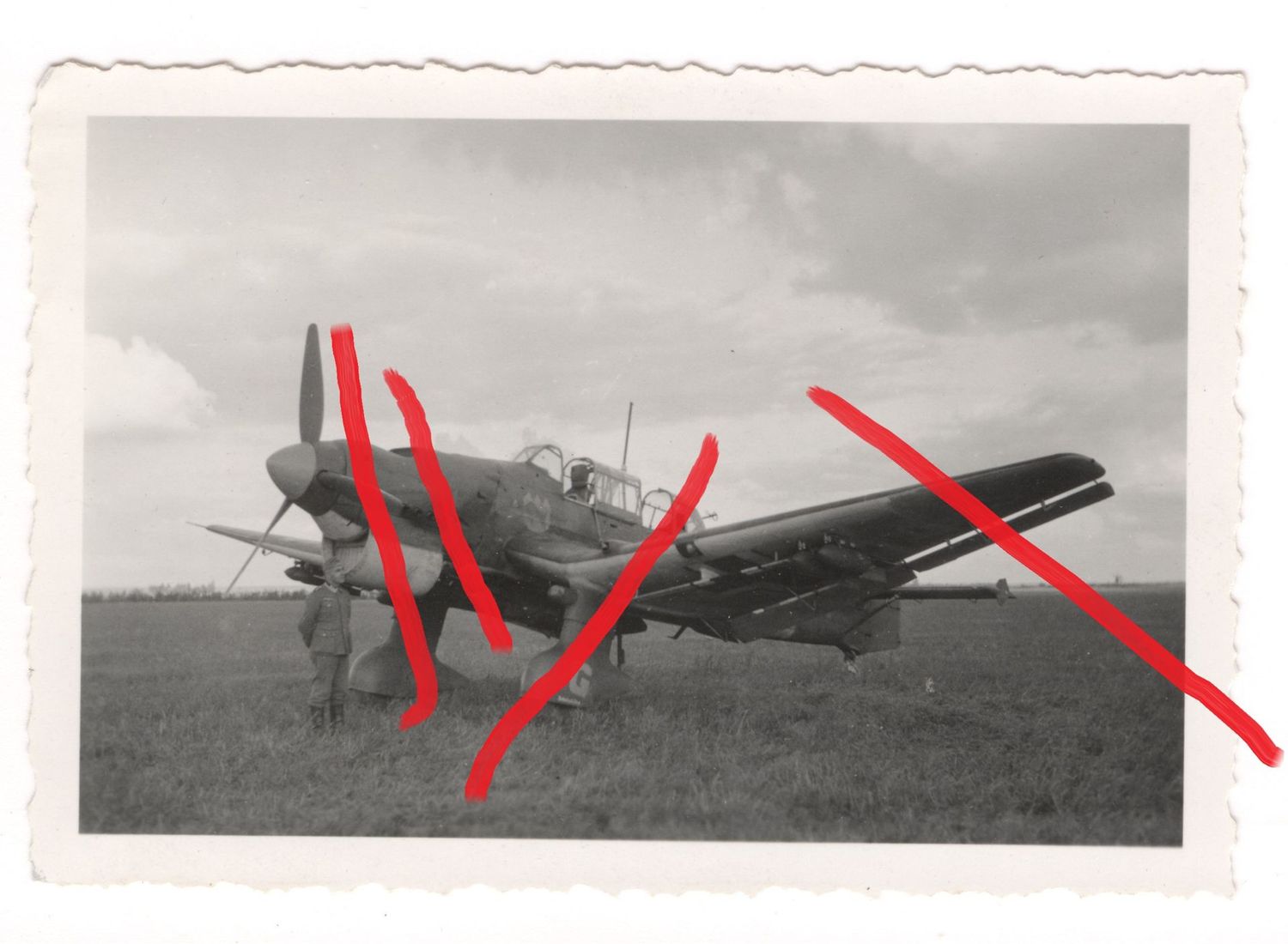 Luftwaffe: Flugzeug JU87 Stuka mit Staffelwappen, Stuka-Geschwaders 77, 1941, C56.