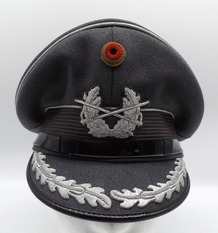 Bundeswehr: Schirmmütze für Stabsoffiziere des Heeres, , Cellontrapez Kleiderkasse Bundeswehr Koblenz, frühes Stück um 1962.