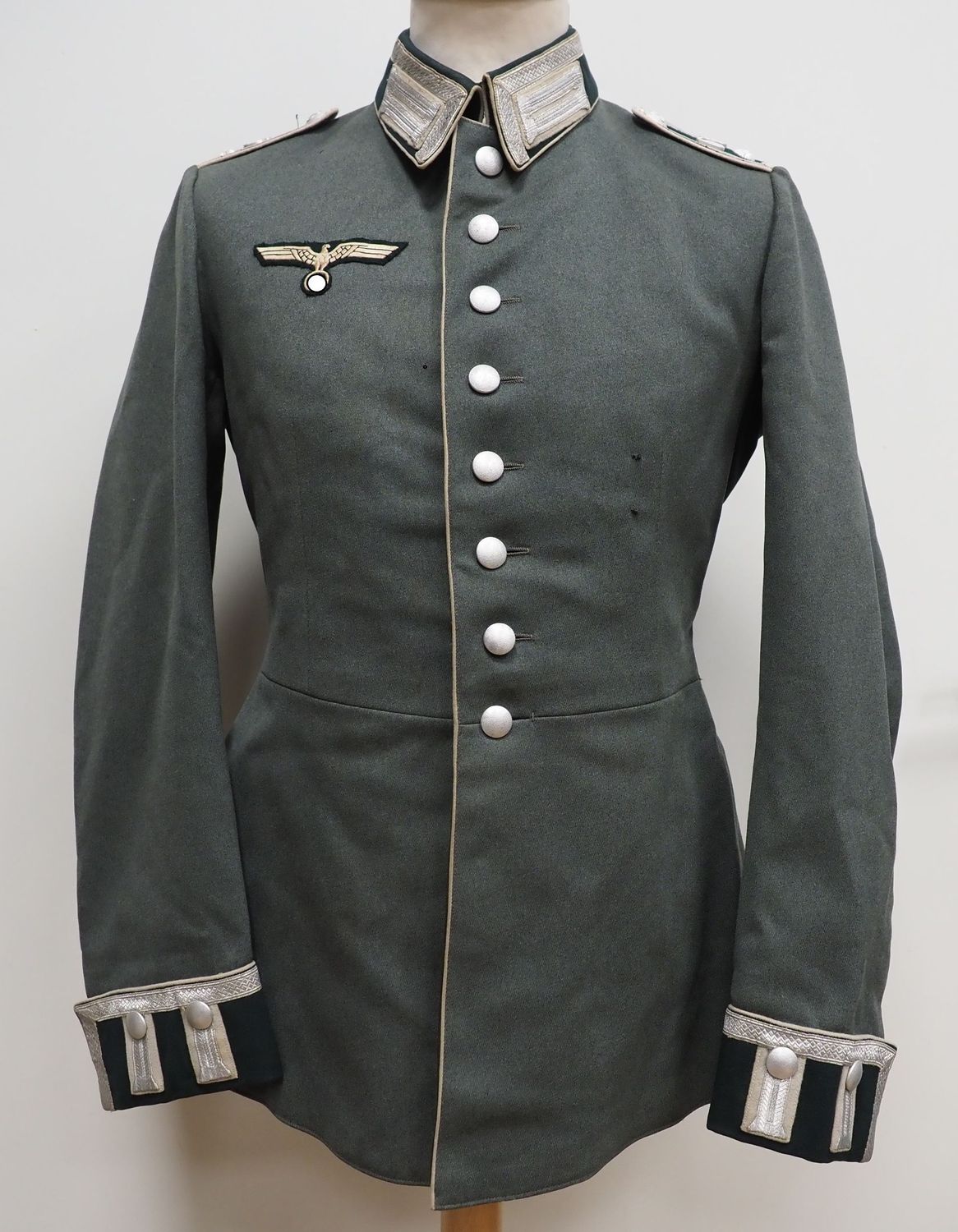 Wehrmacht: Parade-Waffenrock eines Feldwebels im Infanterie-Regiment 66, Magdeburg, sehr schöner Zustand.