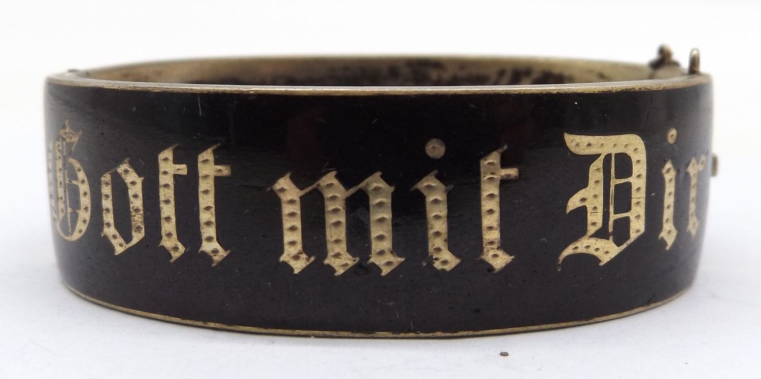 Deutsches Reich: Patriotischer Armreif "Gott mit Dir", emailliert, mit Punzen, 1. Weltkrieg.