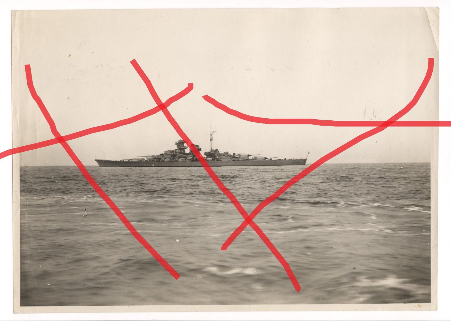 Kriegsmariene: Großfoto Schlachtschiff Tirpitz, Größe ca. 28,5 x 20,5 cm.