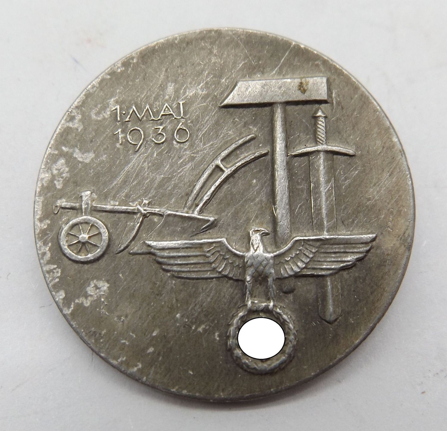 3. Reich: Treffabzeichen 1.Mai 1936, Tag der Arbeit, Hersteller Deschler & Sohn München 9.