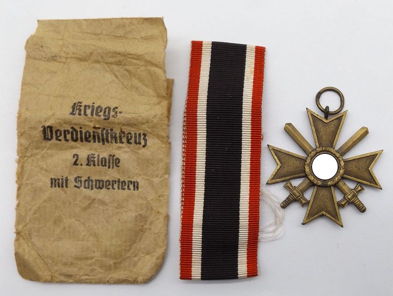 Kriegsverdienstkreuz KVK 2. Klasse mit Schwertern, Hersteller 67 für die Firma H. Kreisel, Gablonz / Neiße, mit Band und Verleihungstüte, sehr seltenes Set! Kriegsverdienstkreuz KVK 2. Klasse mit Schwertern, Hersteller 67 für die Firma H. Kreisel, Gablonz / Neiße, mit Band und Verleihungstüte, sehr seltenes Set!