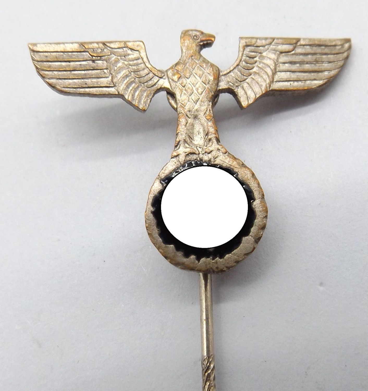 NSDAP: Mitgliedsnadel / Krawattennadel, Maße des Adlers ca. 25 x 19 mm.